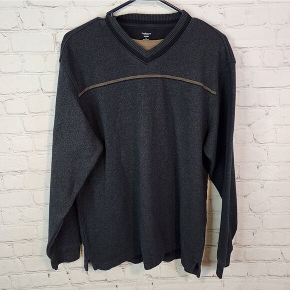 Men's Van Heusen "studio" v-neck sweater, size Large - Picture 1 of 3